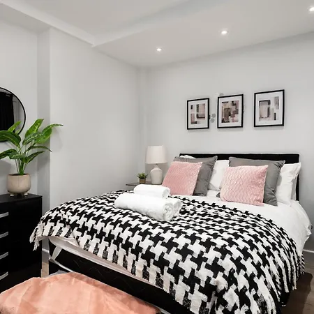 Stylish And Modern 2 Bedroom Flat, Finsbury Park, Sleeps Up To 6 Guests 3 Double Beds, Near Emirates Stadium